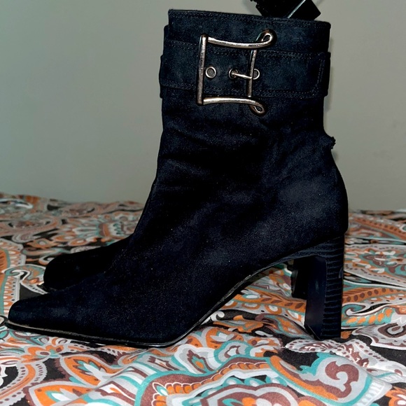 BEE FLY | BLACK SUEDE HEELS ZIP BOOTS - Picture 3 of 6
